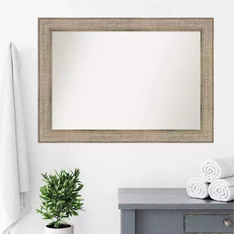 Specchio da parete per bagno in legno argento Trellis non smussato, 42"x30", rettangolare moderno