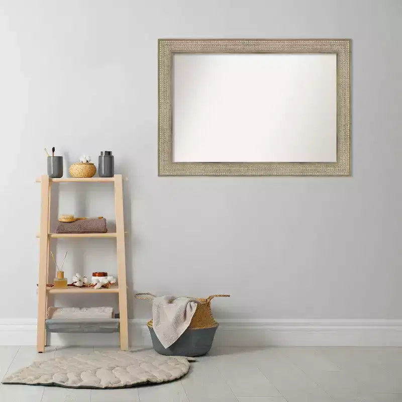 Specchio da parete per bagno in legno argento Trellis non smussato, 42"x30", rettangolare moderno
