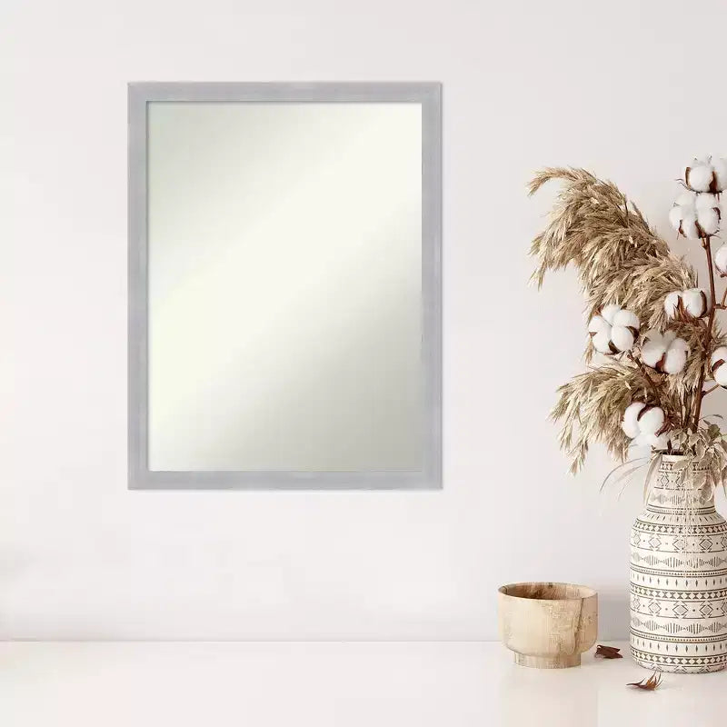 Specchio da parete stretto 20"x26" Grace in nichel spazzolato non bisellato con accessori di montaggio