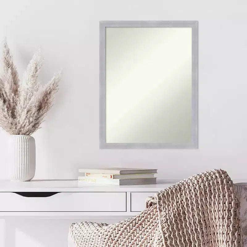 Specchio da parete stretto 20"x26" Grace in nichel spazzolato non bisellato con accessori di montaggio