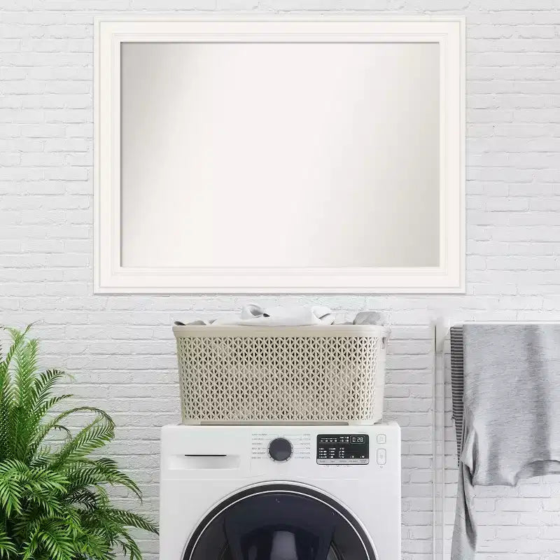 Specchio da parete rettangolare bianco non smussato da 44"x33" Ridge, moderno con accessori per il montaggio