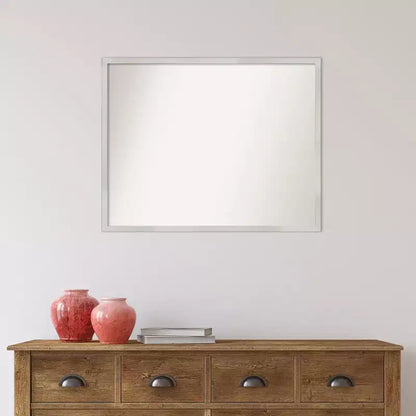 Specchio da parete in legno Svelte Silver da 76x61 cm, non bisellato, moderno rettangolare, nessun assemblaggio richiesto