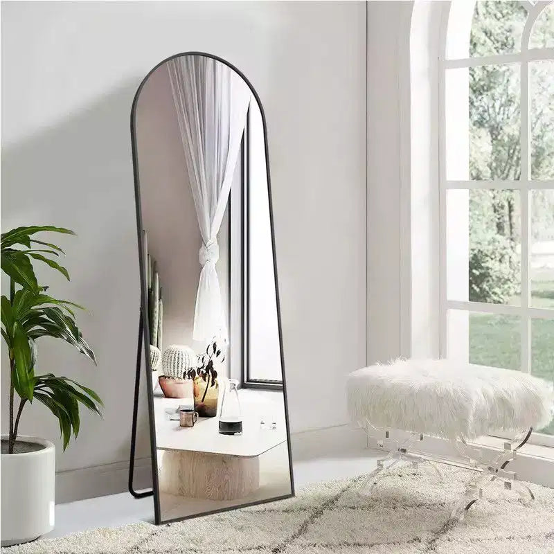 Specchio da terra a figura intera ad arco con cornice in metallo, 96,52 cm L x 180,34 cm H, dorato