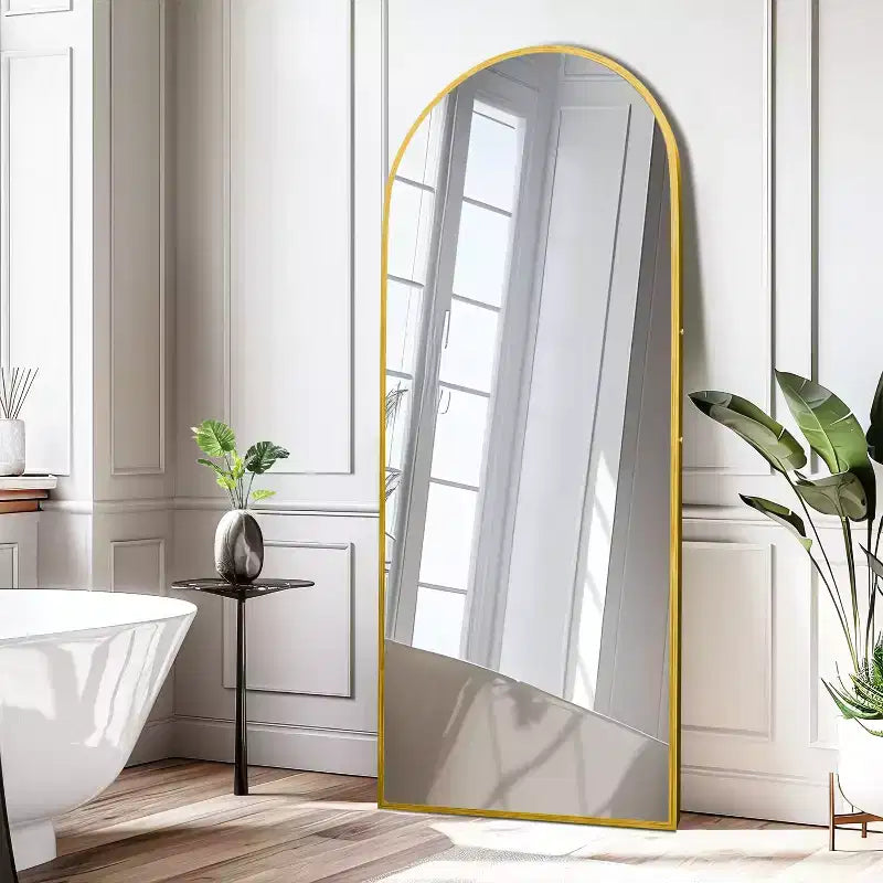 Specchio da terra a figura intera ad arco con cornice in metallo, 96,52 cm L x 180,34 cm H, dorato