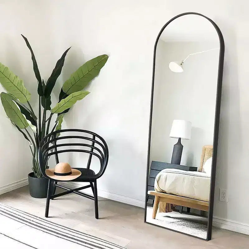 Specchio da terra a figura intera ad arco con cornice in metallo, 96,52 cm L x 180,34 cm H, dorato